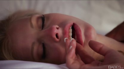 بازی دختر ستاره با سکس مامان ژاپنی فلفل